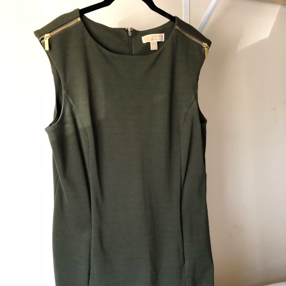 Best olive green sleeveless dress you’ll ever need